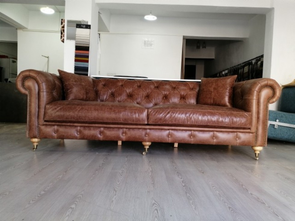 Kodu: 17038 - Chesterfield Kanepe Modeli Eskitme Gerçek Deri Kanepe Çalışması