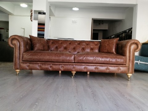 Chesterfield Kanepe Modeli Eskitme Gerçek Deri Kanepe Çalışması