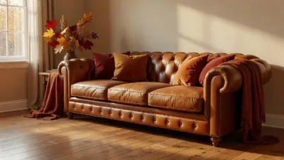 Karamel Rengi Chesterfield Deri Koltuk Takımı ile Sıcak Bir Oturma Odası